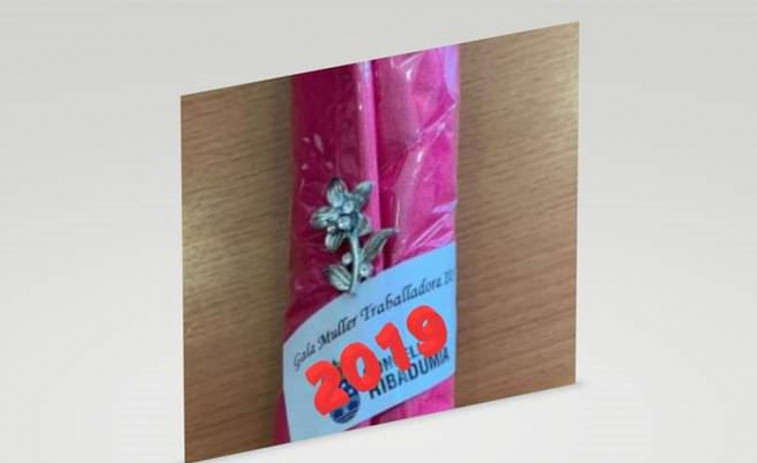 Giro en la polémica machista en Ribadumia: IR replica a Oubiña que él regaló un paño rosa  a las mujeres en el 8M