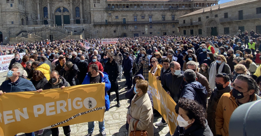 Los bateeiros llenan Santiago ahogados por una norma “arbitraria” para la que piden “diálogo”