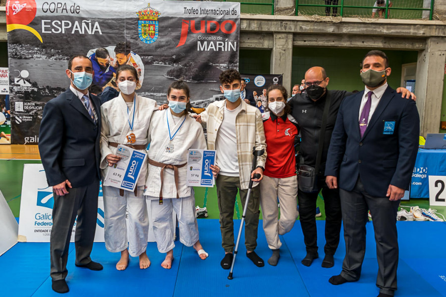 Leyre Villamediana e Irene Rodríguez, del JCP Squash,  se suben al podio en el Campeonato Gallego Cadete