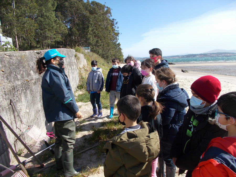 Alumnos de Aguiño y Artes participaron en los talleres de marisqueo del Concello y Mar da Pobra