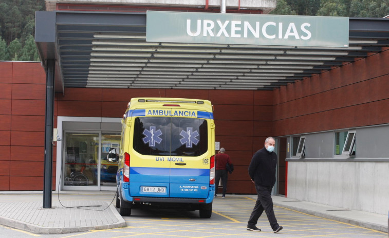 Herido grave tras ser golpeado por una retroexcavadora cuando trabajaba en una piscina en Trabanca Sardiñeira