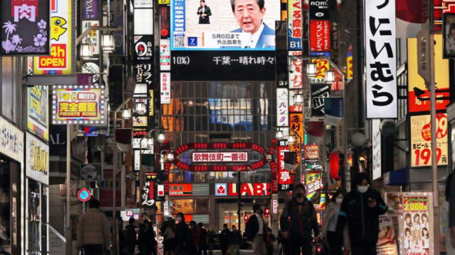 ​Manuel Fernández lleva a Japón sus maridajes de kimonos con batas de cola