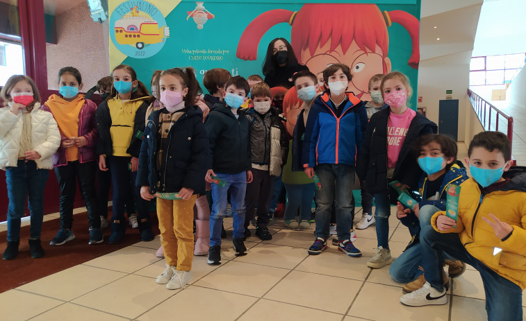 Alrededor de 700 alumnos de Infantil y Primaria asistieron a las tres proyecciones de la película de animación “Valentina” en Ribeira