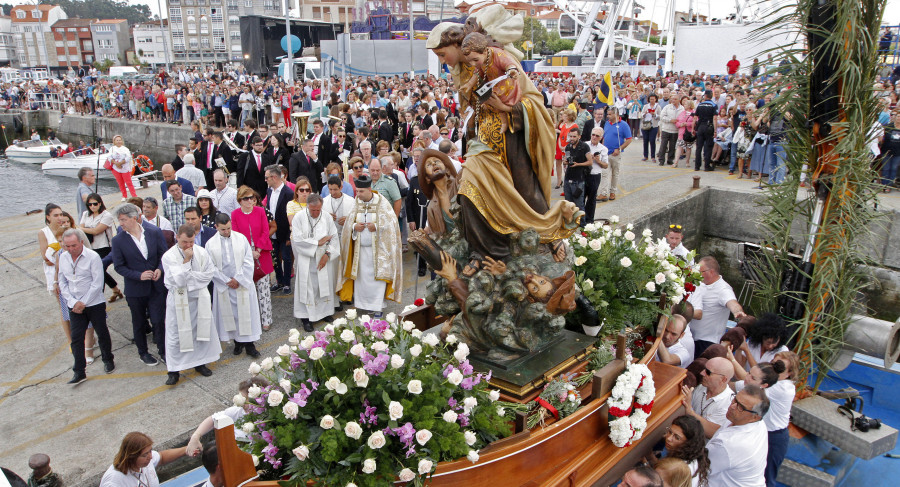La procesión y la verbena regresan a O Grove para honrar a la Virxe do Carme