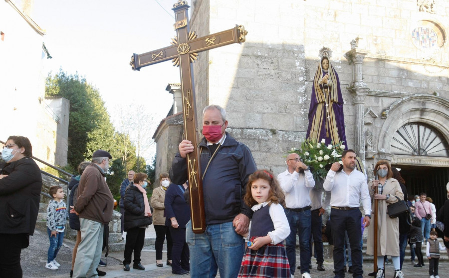 La falta de costaleros impide que la procesión de Carril finalice con el Santo Encuentro