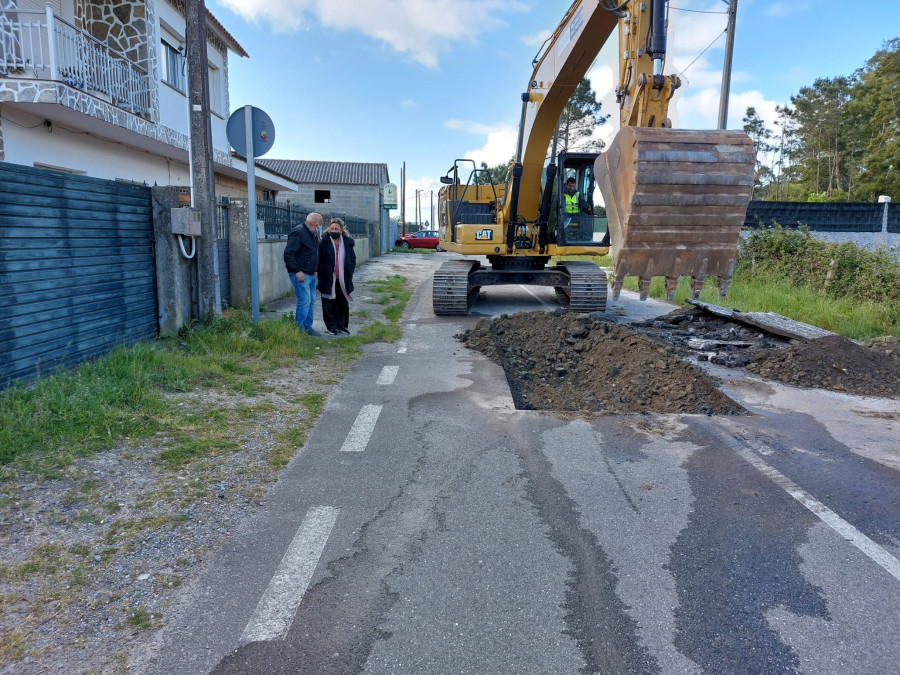 Las obras de renovación del saneamiento en As Bizocas, O Grove, se prolongarán durante dos meses