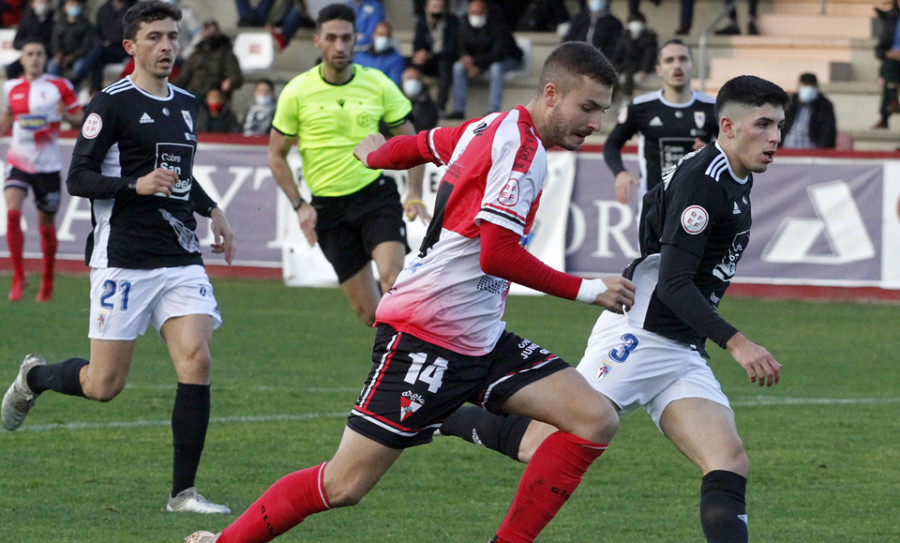 El Arosa visita al Compos en un derbi gallego de muchas urgencias para los dos equipos