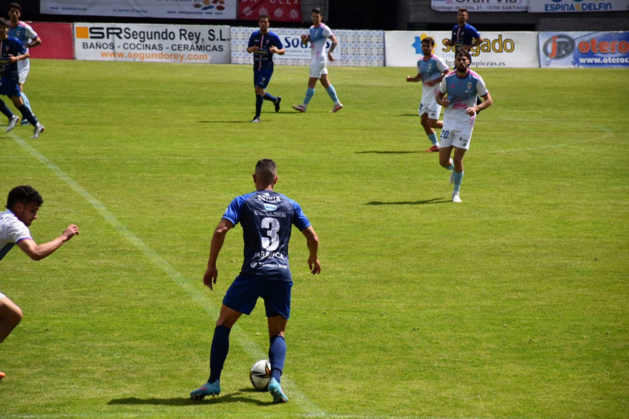 ​El Arosa cae en Santiago con un penalti inexistente en el minuto 93