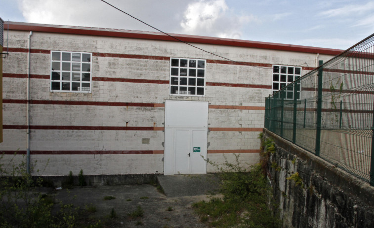 El Concello se incauta de la garantía de la obra de la cubierta del pabellón de Faxilde  por los daños causados