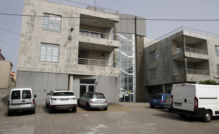 Desalojado el centro de salud de Vilanova de Arousa por humo debido a problemas en la caldera