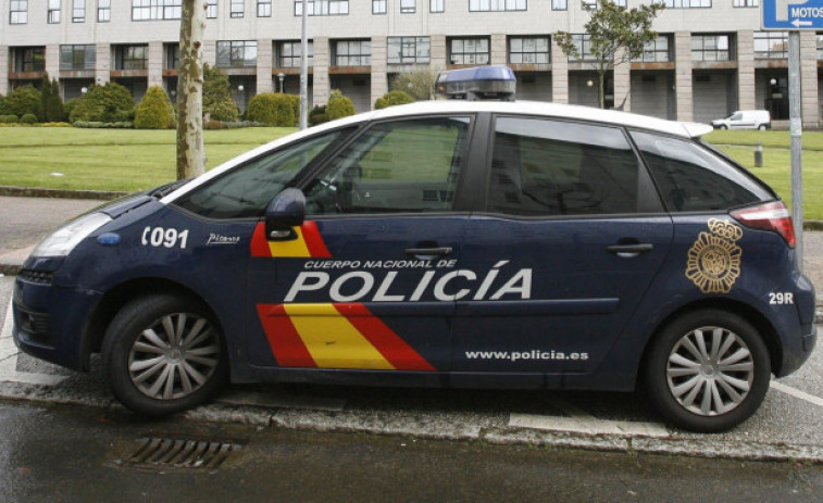 Movilizada la Policía tras el aviso de una vecina de Santiago que halló una granada en casa de unos familiares