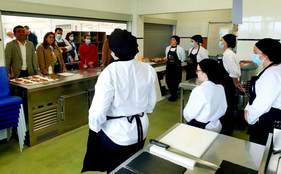 La Xunta apuesta por la formación en la hostelería con el taller de A Lanzada