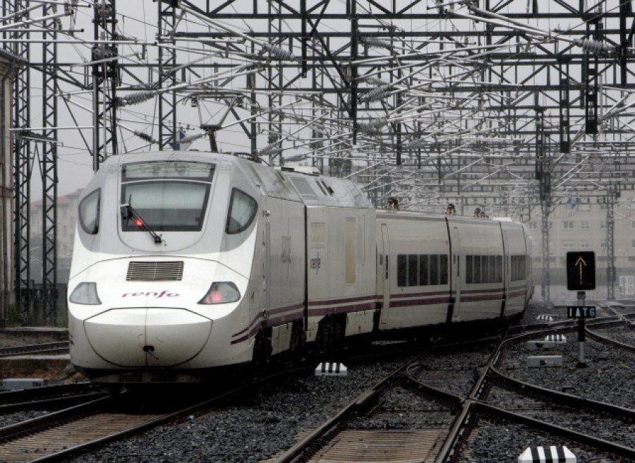 Renfe añade 900 plazas en los trenes del Corredor Atlántico para la Festa da Auga