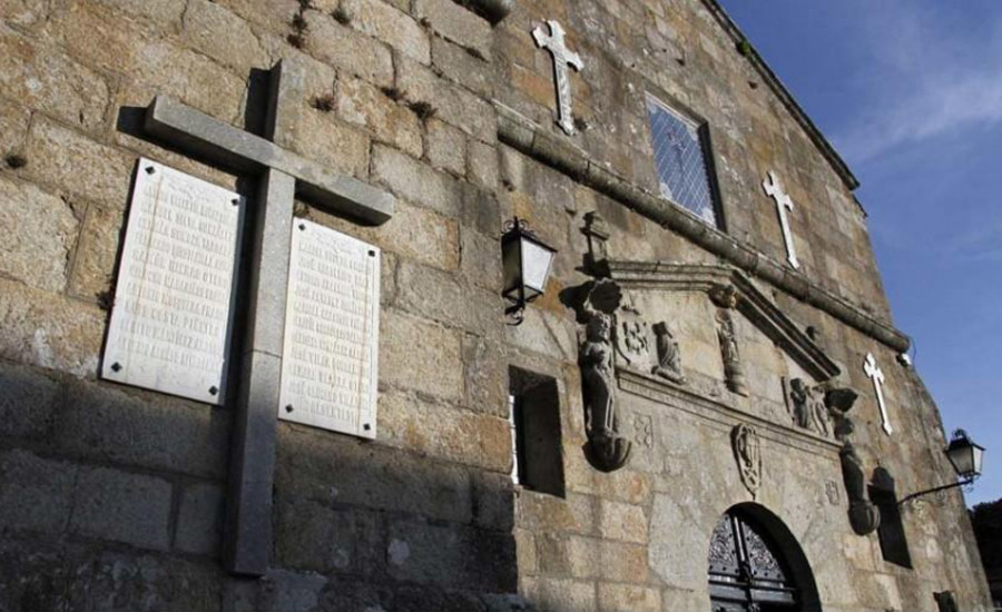 Patrimonio y la Iglesia autorizan la retirada de los símbolos franquistas en Santa Mariña Dozo