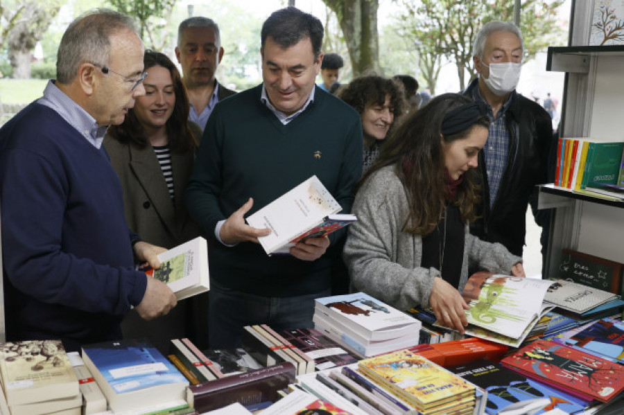 La Feira do Libro de Santiago abre sus puertas en la Alameda hasta el próximo domingo