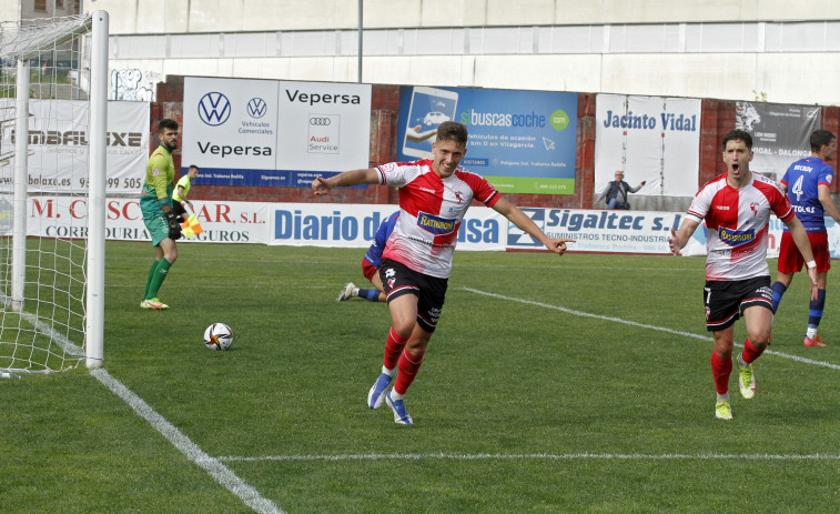 El Arosa salva un “match ball” y sale de descenso directo