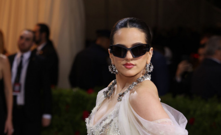 Rosalía, foco de fotógrafos en la MET Gala y 