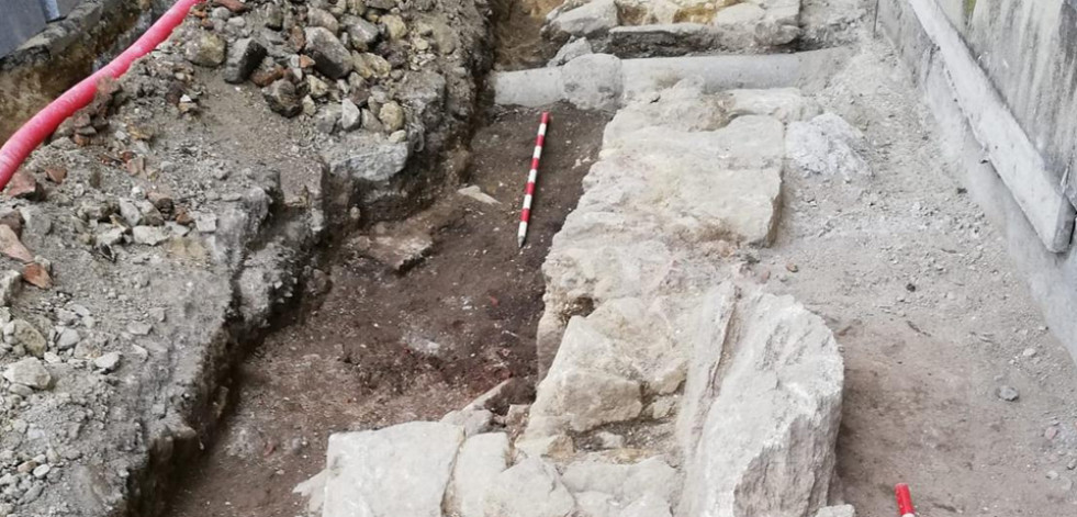 Aparecen restos de una casa “pudiente” y desconocida de 400 años de antigüedad en Rúa Nova