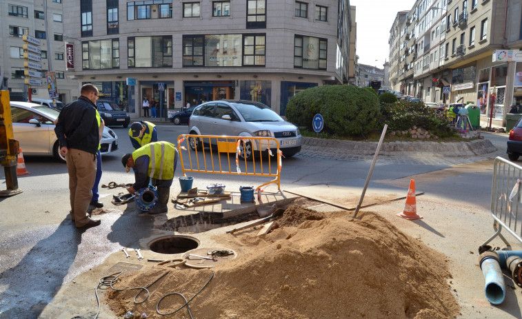 Corte de agua en la Avenida de Cambados por obras