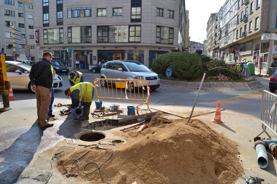 Corte de agua en la Avenida de Cambados por obras