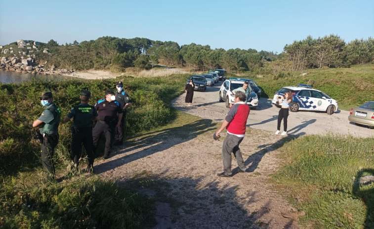 La posible desaparición de un buzo en aguas de O Grove activa un operativo de búsqueda por tierra, mar y aire