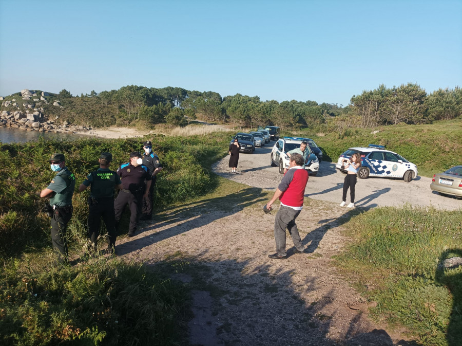 La posible desaparición de un buzo en aguas de O Grove activa un operativo de búsqueda por tierra, mar y aire