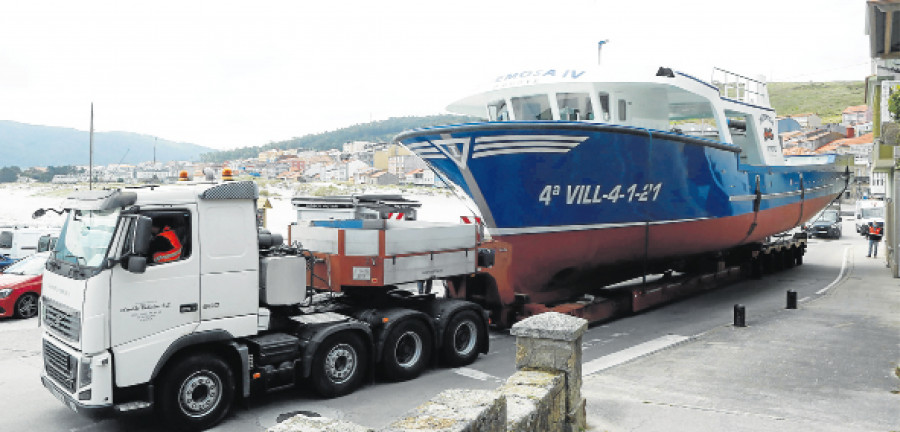 El astillero Fibramar de Laxe bota tres bateeiros con destino al puerto de O Grove