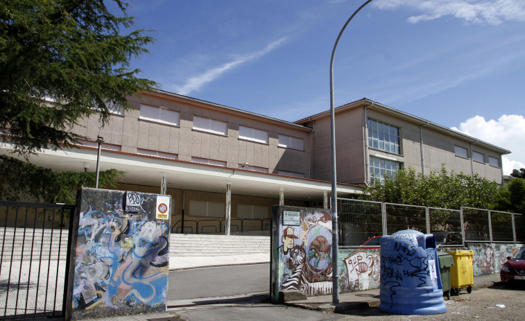 Polémica en Vilagarcía por el cambio de nombre del instituto de Carril