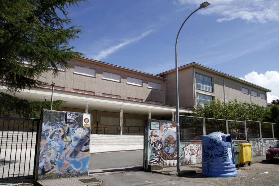 Polémica en Vilagarcía por el cambio de nombre del instituto de Carril