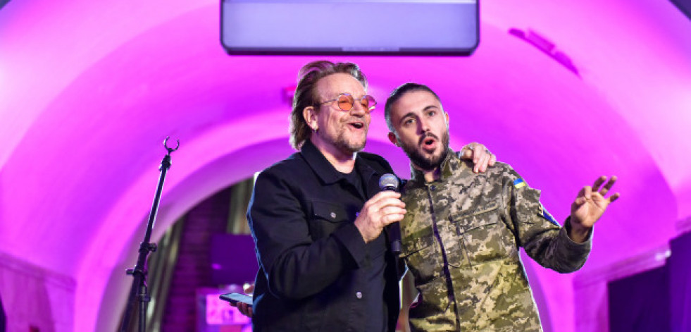 Bono visita Bucha, Irpin y Borodyanka en el Día de la Victoria