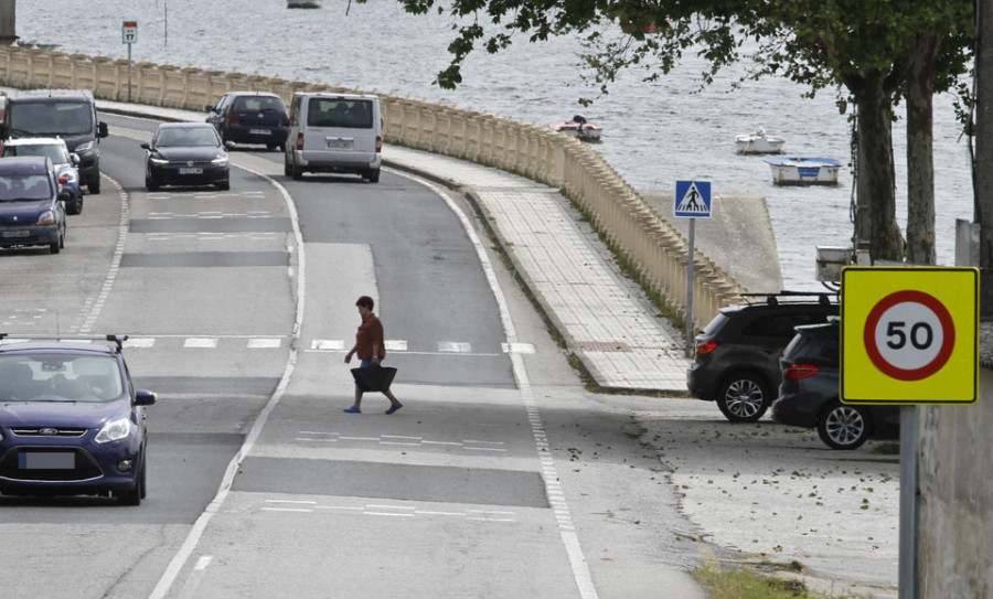 Vecinos de Bamio denuncian la mala señalización de la carretera que va por Carril