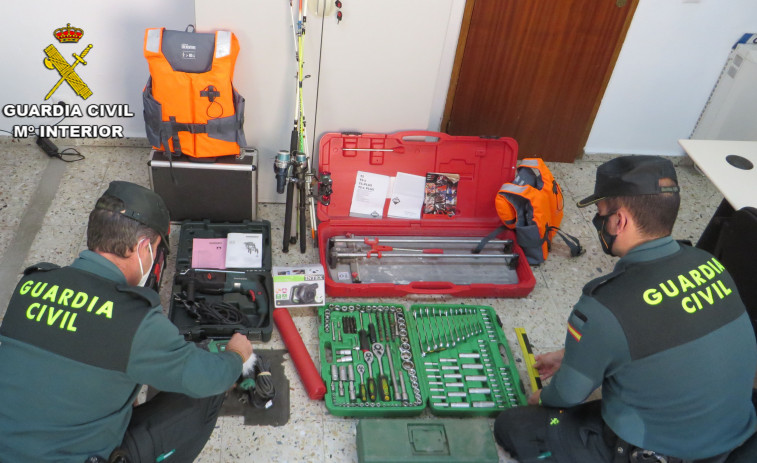 La Guardia Civil identifica a cuatro vecinos de Ribeira como presuntos autores de nueve robos en garajes en Pontecesures