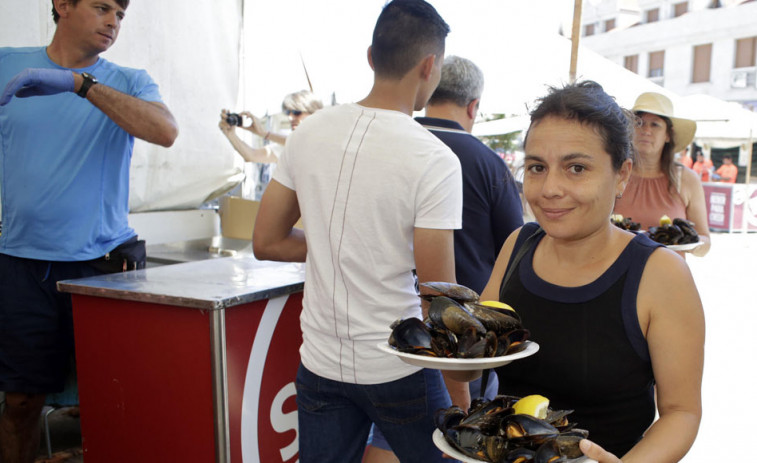 Las fiestas gastronómicas regresan a A Illa para animar el verano y dar oxígeno a los clubs