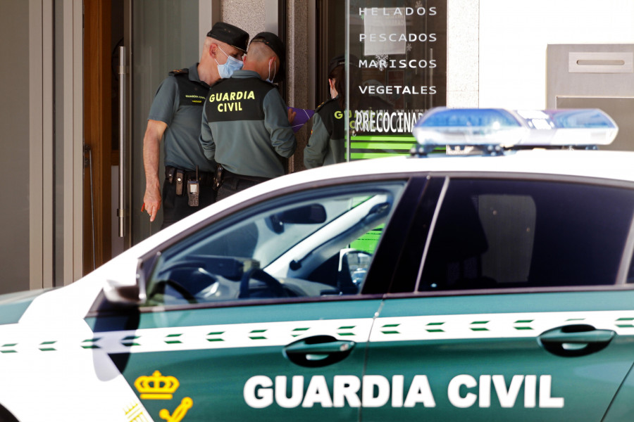 Dos encapuchados armados con una escopeta asaltan una gasolinera en Portas