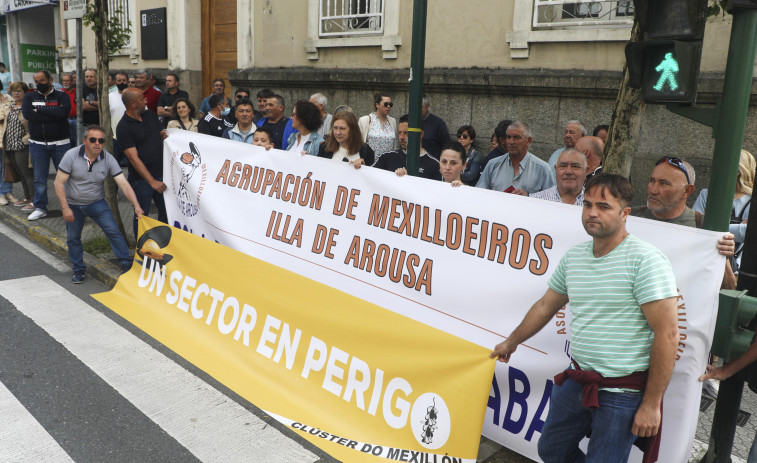 El sector bateeiro alza la voz durante la investidura de Alfonso Rueda como presidente de la Xunta