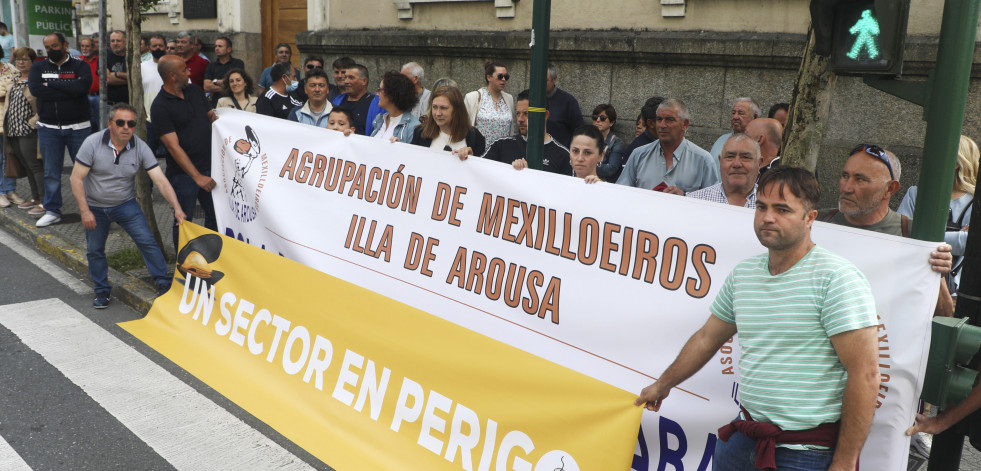 El sector bateeiro alza la voz durante la investidura de Alfonso Rueda como presidente de la Xunta