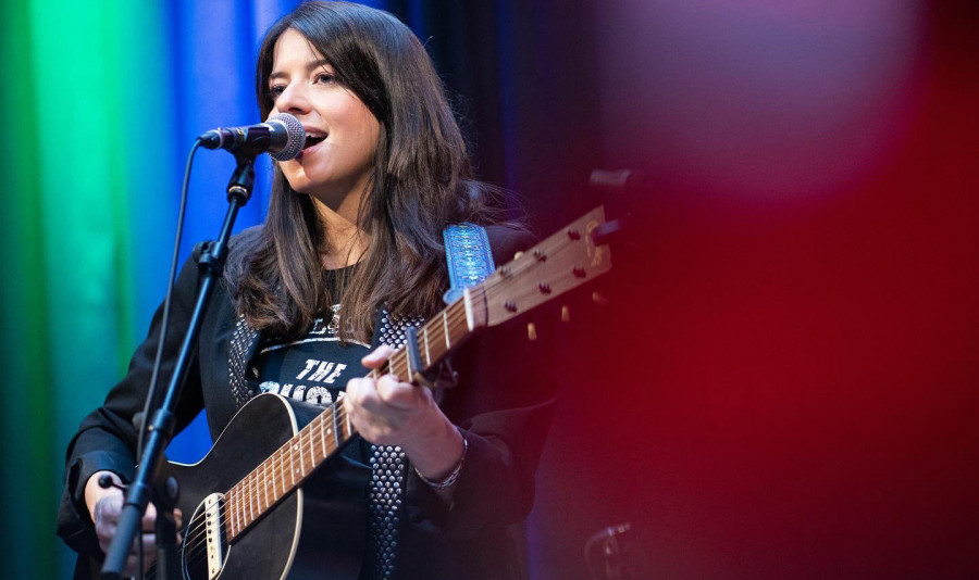 A grovense Carolina Rubirosa queda a só un punto de gañar o Eurovisión das Linguas