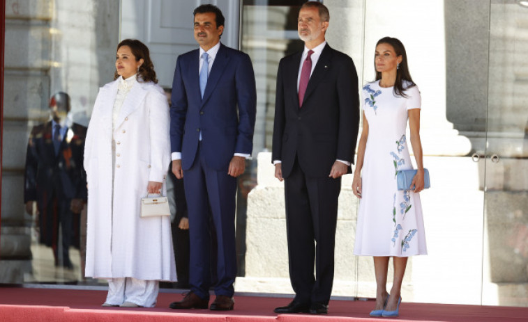 Los reyes reciben al emir de Catar y su esposa en el Palacio Real