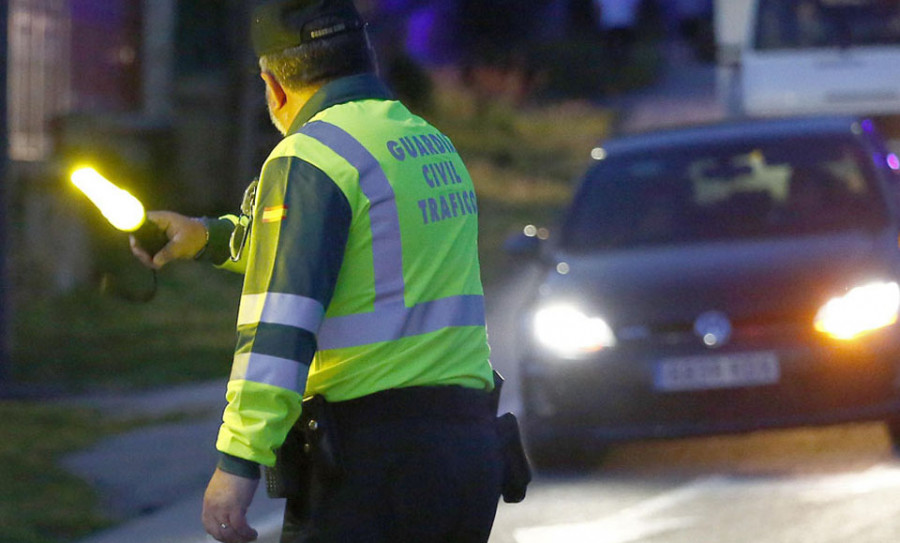 La Guardia Civil localiza a un conductor fugado y denuncia también a su padre   por ir ebrio al volante