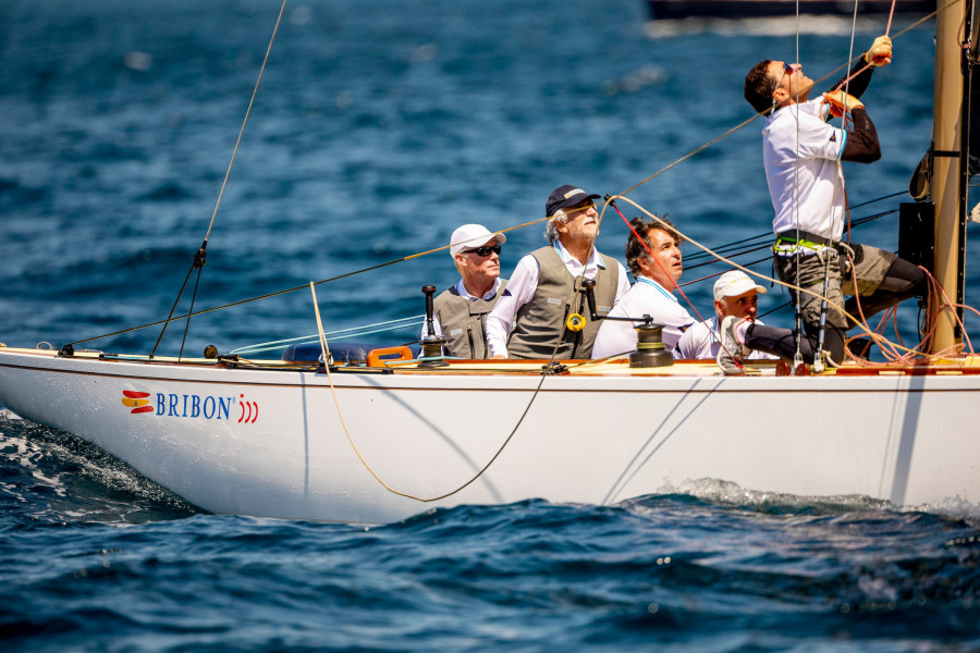 Bribon 500 y Stella lideran el Trofeo Viajes InterRías tras una espectacular primera jornada