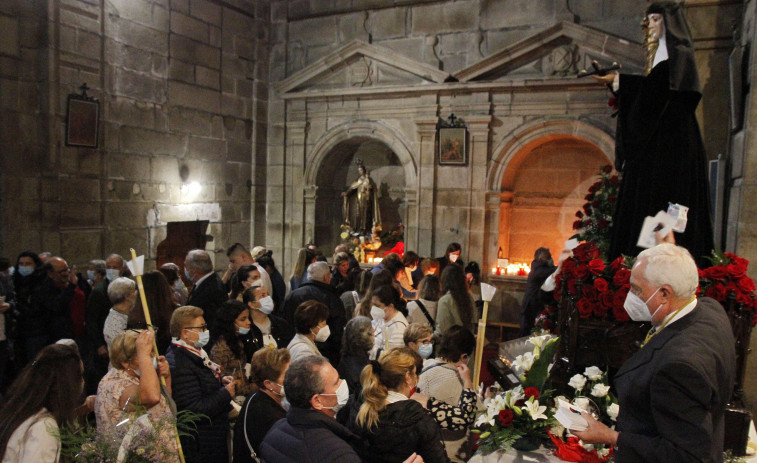 La amenaza de lluvia frustra la salida de la esperada procesión de Santa Rita