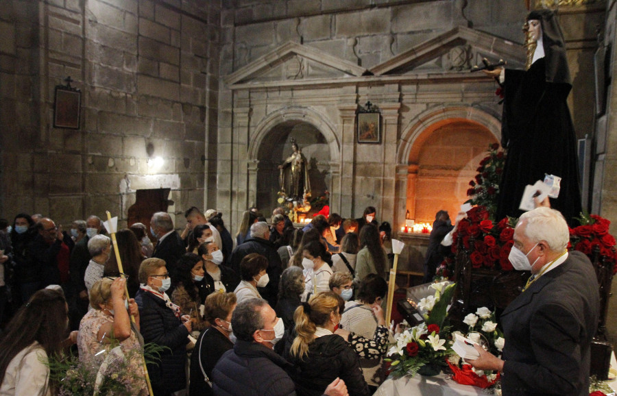 La amenaza de lluvia frustra la salida de la esperada procesión de Santa Rita