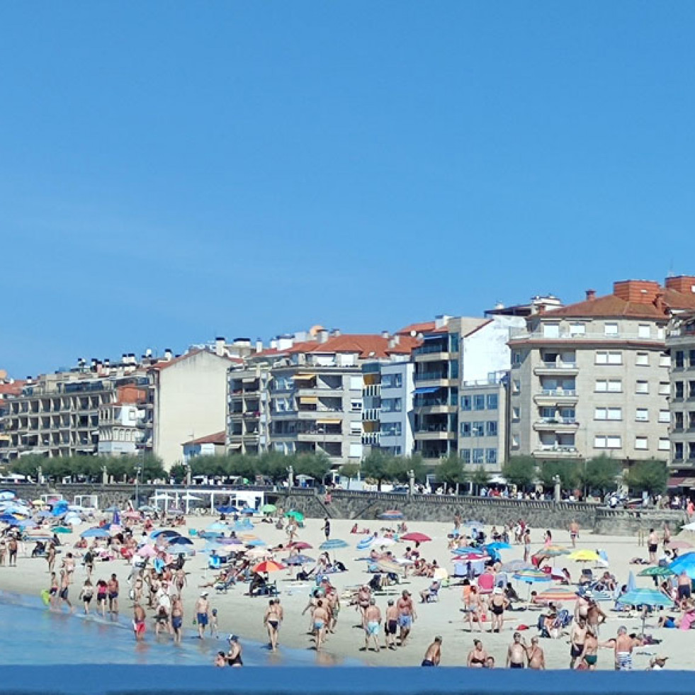 Un alojamiento turístico en primera línea de playa en Silgar es de los más caros de la comarca  d.a.