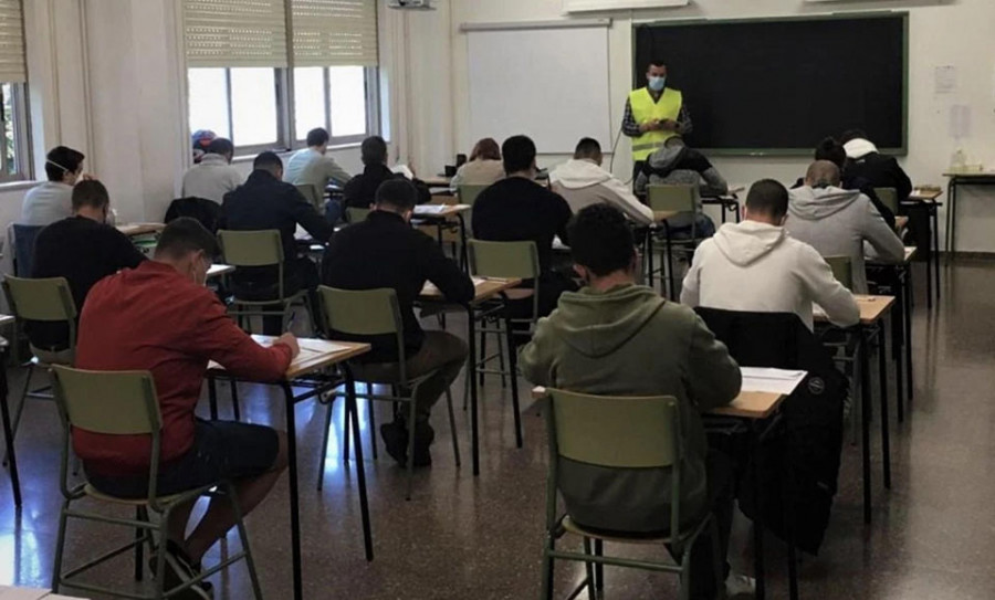 Los concellos de O Salnés sacan decenas de plazas a concurso para acatar la ley que quiere acabar  con la temporalidad