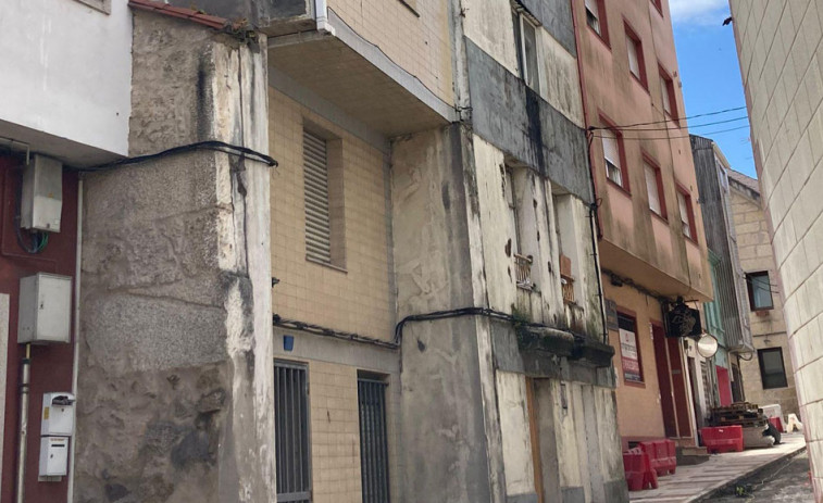 El gobierno de Ribeira propone la demolición de varios edificios en Romero Ortiz y A Muiñeira