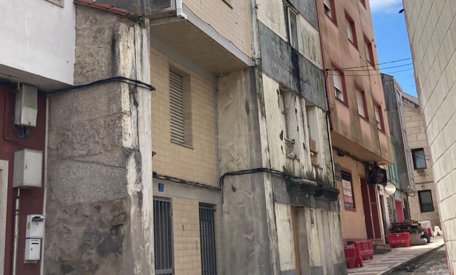 El gobierno de Ribeira propone la demolición de varios edificios en Romero Ortiz y A Muiñeira