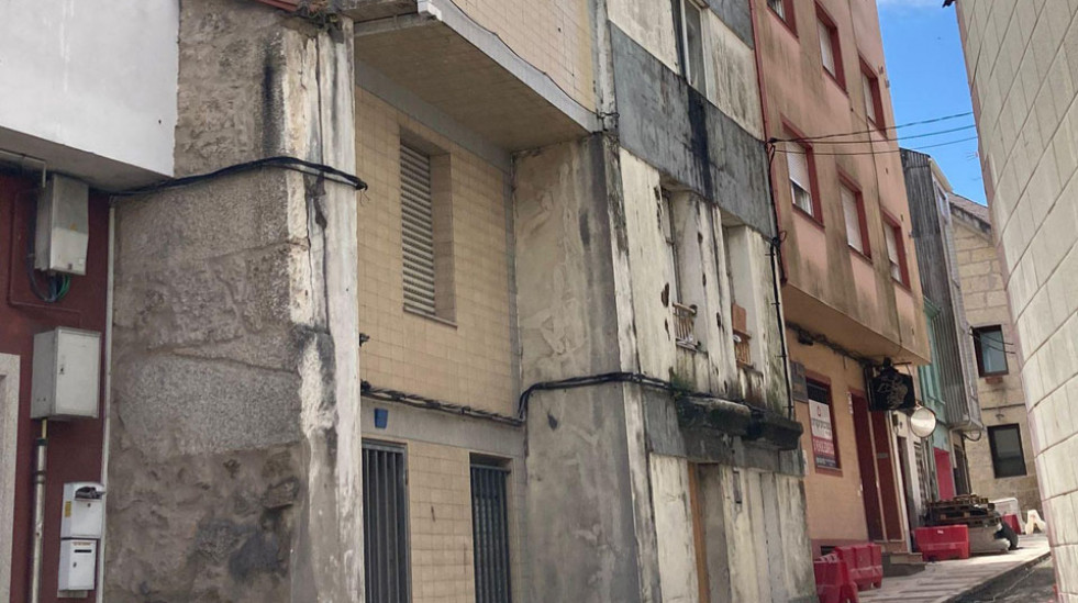 El gobierno de Ribeira propone la demolición de varios edificios en Romero Ortiz y A Muiñeira