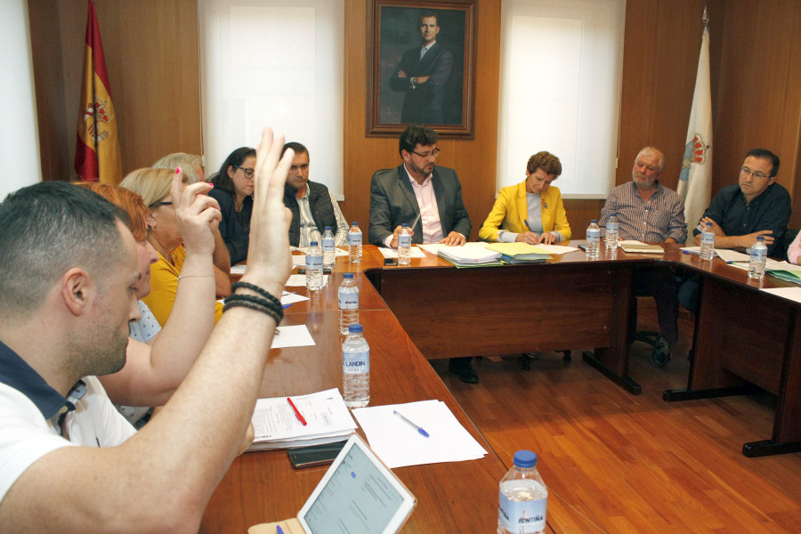 Meaño saca adelante un presupuesto con más inversión y críticas por un mirador para colocar “unha botella”