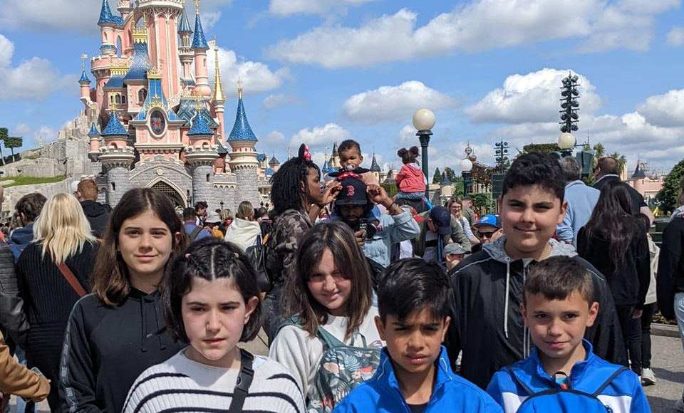 Alumnos y profesores del CEIPP de Artes visitaron ayer Disneyland París  Cedida