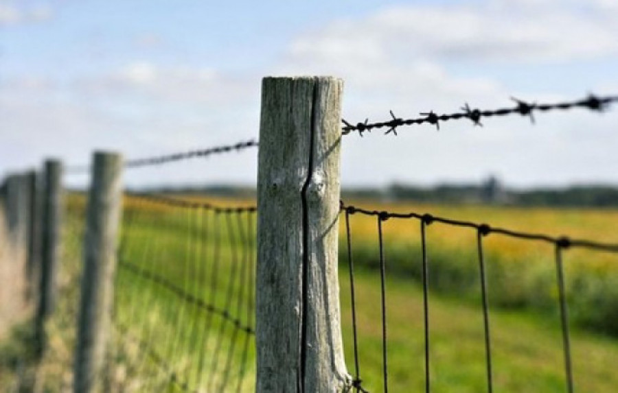 Rescatan a un vecino de Mondoñedo atrapado en un alambre de picos cuando atravesaba una zona de prados